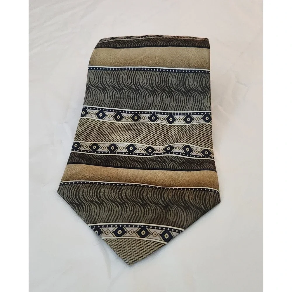 David Taylor 100% Polyester Striped‎ Men's Neck Tie